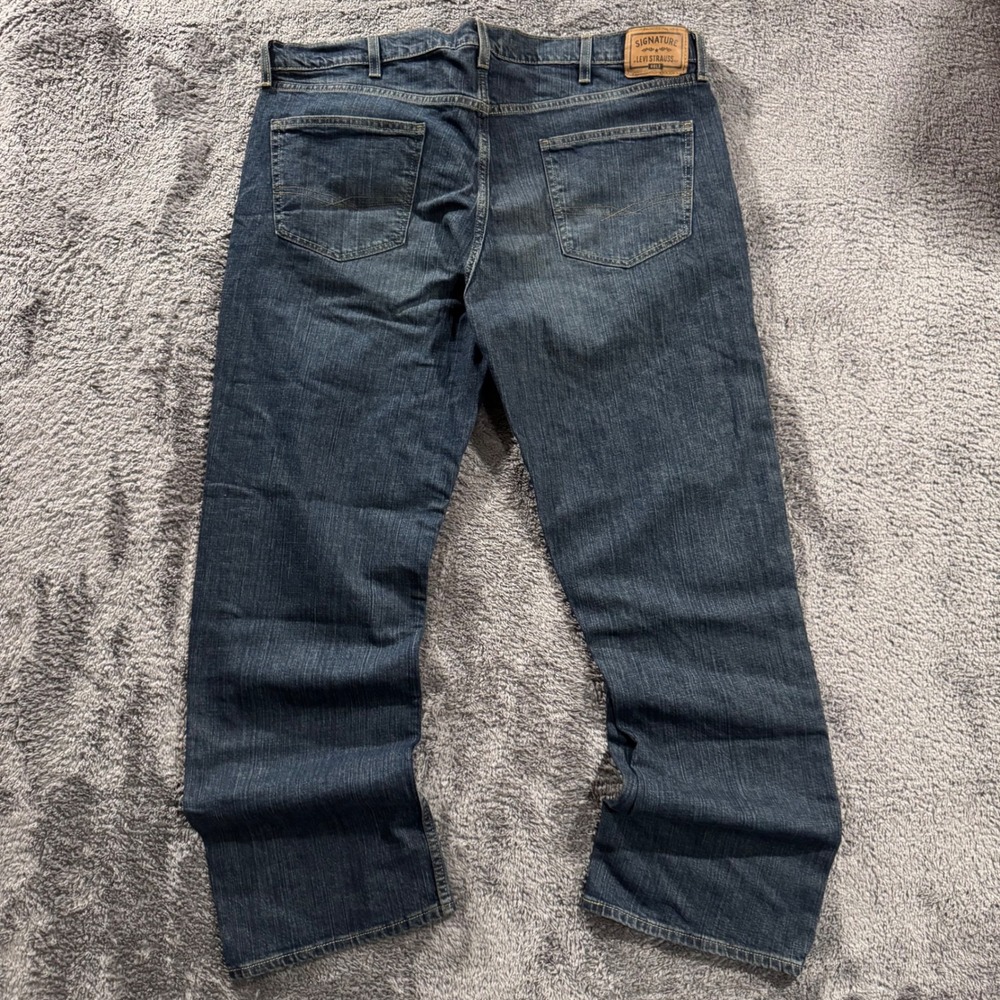 Signature by Levi Strauss Mens Relaxed Fit Straight Leg Jeans Dark Wash 42x32
